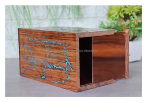 Urne funéraire en bois de manguier de style américain personnalisée avec motif flamme, boîte à cendres personnalisable, grande capacité, fabriquée à la main - Product Image 3