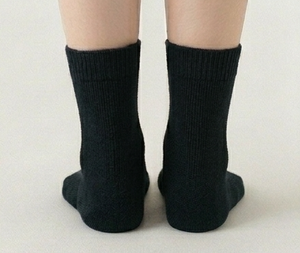 Chaussettes ras du cou pour femmes, noires unies, tricotées, respirantes, pour usage quotidien, longueur standard, automne - Product Image 4