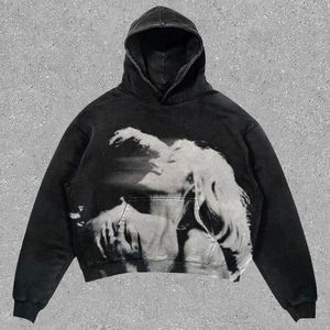 เสื้อฮู้ดดี้ผ้าฝ้ายฟอกสีสไตล์ฮิปสเตอร์สำหรับผู้ชาย พร้อมงานปักแบบกำหนดเอง ขอบดิบแบบเจมคัท และลายกราฟิกแบบรีดร้อน - Product Image 3