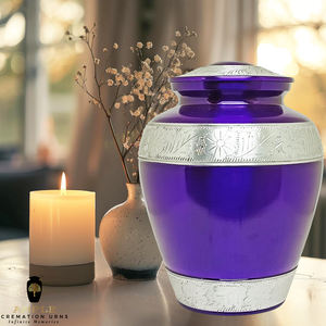 Urne funéraire en métal violet pour cendres humaines |   Urne funéraire pour adulte gravée de fleurs argentées |   Urne commémorative écologique de 220 pouces cubes - Product Image 3