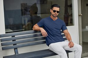 Camiseta de Cuello en V para Hombre, Calidad Premium, Manga Corta, Informal, Transpirable, Tejido de Algodón, Corte Ajustado, Ecológica, Secado Rápido, Moderna - Product Image 3