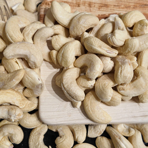 Noix de cajou brutes de qualité supérieure WW240, séchées, 100% biologiques, certifiées USDA, BRC, Halal, directement de l'usine du Vietnam - Product Image 1