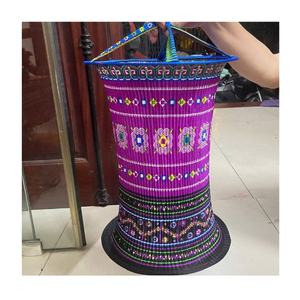 Lanterne ronde décorative artisanale en soie brodée Hmong, fabriquée au Vietnam, durable, pour la décoration extérieure et intérieure, idéale pour les mariages et les événements - Product Image 3
