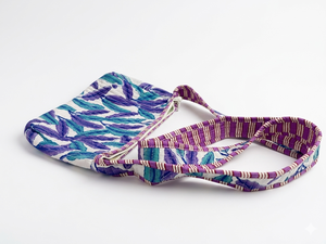 Bolso de hombro de algodón acolchado con estampado de hojas azules |   Bolsa de viaje de alta calidad con estampado a mano para mujer, bolso hecho a mano, obra maestra. - Product Image 5