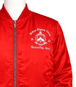 Chaqueta Bomber Roja de Alta Calidad con Cremallera Delta/Sigma/Theta, Letras Griegas de Hermandad, Acolchado y Forro Interior de Satén - Product Image 3