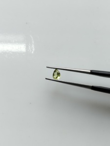 Peridoto Verde Natural, Corte Pera de 4x3MM, Gemas Sueltas de la Mejor Calidad para Joyería - Product Image 1