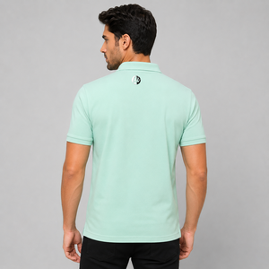 Polo homme tendance avec un design moderne, tissu doux, facile à porter, parfait pour le streetwear et les tenues quotidiennes, élégant et stylé. - Product Image 3