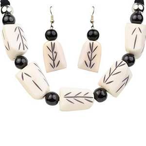 Ensemble collier et boucles d'oreilles en résine, nouveau look brillant et fini - nouvel article - Product Image 1