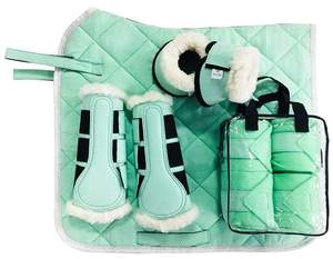 Ensemble de tapis de selle équestre vert menthe matelassé avec bandages assortis et sac de transport - Product Image 2