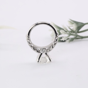 Bague de fiançailles vintage en or blanc avec diamant de laboratoire taillé, bordure milgrain, tige pavée, filigrane, bijoux fins, cadeau pour femme TULSIYA - Product Image 5