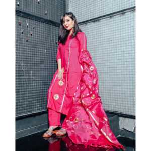 Ensemble de costume en satin rose rubis taille XS - Product Image 6