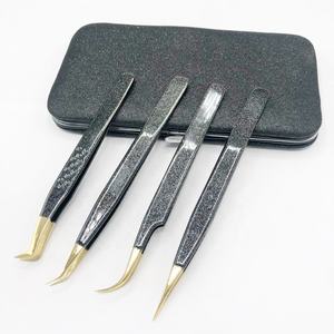 Pinzas para pestañas con purpurina curva en J de 45 grados de acero inoxidable con logotipo personalizado al por mayor fibra de aislamiento dorada puntiaguda personalizada - Product Image 2