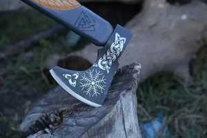 Hacha Tomahawk Hecha a Mano por BA Enterprises, Acero con Alto Contenido de Carbono, Hacha para Acampar al Aire Libre, Mango de Madera de Fresno, Hacha de Supervivencia, Funda de Cuero 1 - Product Image 2