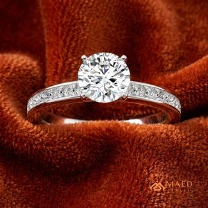 Anillo Solitario con Piedra Lateral Tallada en Moissanita, Chapado en Oro y Plata, Joyería de Lujo para Mujer, Regalo de Compromiso, Boda o Aniversario - Product Image 4