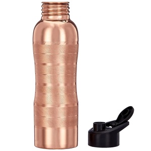 Botella de Agua de Cobre Puro Inspirada en la Ayurveda con Acabado Martillado Elegante, Vajilla con Estilo para la Hidratación Diaria - Product Image 6