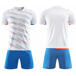 Conjunto de Uniforme de Fútbol Rojo para Hombre, Manga Corta, Cuello Redondo, Poliéster que Absorbe la Humedad, Corte Atlético, Diseño a Rayas - Product Image 5