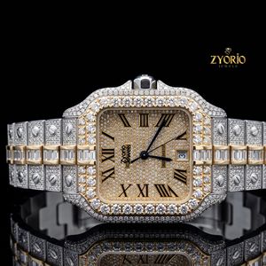 Reloj Cuadrado de Lujo con Incrustaciones de Diamantes, Acabado Dorado en Dos Tonos, Esfera con Números Romanos y Moissanita, Correa de Acero Inoxidable Miyota de 20 mm - Product Image 3