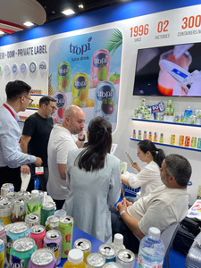 Vente en gros de jus de fruits naturels 330 ml, fabrication OEM acceptée, boisson gazeuse filtrée, faible teneur en matières grasses, échantillon gratuit du Vietnam - Product Image 2