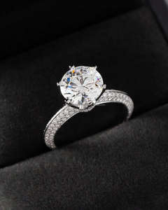 Bague solitaire de luxe en diamant de laboratoire taille ronde, bague de fiançailles en or blanc pavée de diamants, bijoux de mariée élégants pour femme - Product Image 1