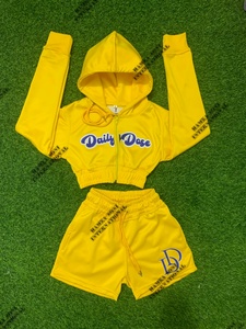 ชุดเซ็ต 3 ชิ้น เสื้อครอปสปอร์ต กางเกงขาสั้น และเสื้อฮู้ดแขนสั้น ผ้าถักโพลีเอสเตอร์ ยืดหยุ่น สวมใส่สบาย ความยาวเหนือเข่า สีเหลือง สำหรับผู้หญิง ยี่ห้อ Daily Dose - Product Image 4