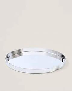 Bandeja Metálica Premium Hecha a Mano para Exportación y Venta al por Menor, Bandeja Metálica Hecha a Mano con Borde Floral Decorativo Tallado y Plateado - Product Image 3