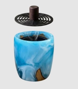 Quemador de Incienso de Resina Azul de Lujo con Tapa de Madera de Sándalo, Aroma a Oud Árabe, Decoración para el Hogar, Uso en Todas las Estaciones, Art Empire Exports - Product Image 1