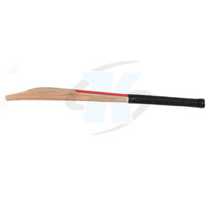 Bate de críquet profesional hecho a medida para entrenamiento, práctica y partidos competitivos con agarre y equilibrio cómodos. - Product Image 6
