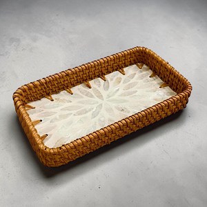 Ensemble de plateaux de service modernes faits à la main, écologiques, de haute qualité, en bois naturel, acrylique, rotin et bambou, pour la maison - Product Image 1