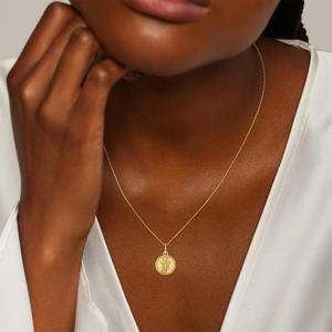 Collar con Colgante de Lujo con Medallón de Moneda de Oro del Zodiaco Escorpio y Diamantes - Product Image 5