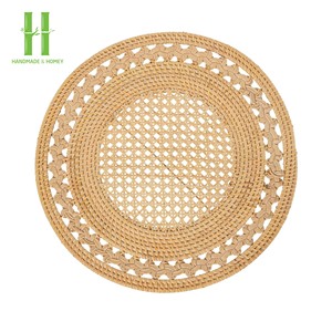 Assiettes de présentation rondes en rotin tressé faites à la main, design moderne, décoration murale, dessous de plat en rotin fleuri, fabriquées au Vietnam - Product Image 3