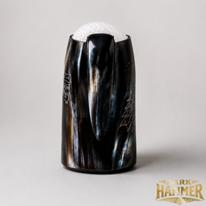 Mug à boire artisanal en corne de buffle naturelle écologique, gravé motif loup, poignée ergonomique, base noire imitation antique - Product Image 2