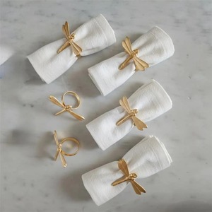 Anneau de serviette en métal doré poli, design papillon, haute qualité, pour mariage, vente en gros - Product Image 1