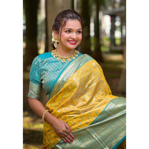 Vestidos de Noche de Seda Kanjivaram Amarilla con Tejido Zari Tradicional de Elite Weaves, con Elegante Trabajo Zari - Product Image 1