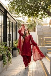Ensemble Salwar Kameez Sharara en rayonne brodée bleu sarcelle avec dupatta en dentelle, sans plis, vêtements indiens et pakistanais pour fêtes et mariages - Product Image 4