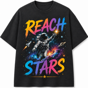 เสื้อยืดผู้ชายสีดำพิมพ์ลายนักบินอวกาศ Reach The Stars แขนสั้น คอกลม ทรงปกติ สวมใส่สบาย ผ้าฝ้ายเจอร์ซีย์ 100% ระบายอากาศได้ดี - Product Image 1