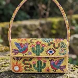 Sac à bandoulière brodé coloré avec des perles et un motif floral complexe pour les mariages, les fêtes et les événements du soir - Product Image 5