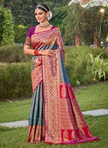 Sari en soie Katan Banarasi de qualité supérieure, avec tissage Zari et pallu contrastant, idéal pour les fêtes. - Product Image 3