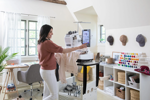 Máquina de Bordar de 6 Agujas PR680W - Product Image 3