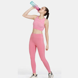 Ensemble de yoga rose pour femme : Crop top sans manches dos nageur et leggings taille haute, tenue de sport intégrale sans couture et respirante - Product Image 1