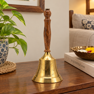 Campana de mano de latón ornamentada con mango decorativo para rituales de templo hindú y ceremonias religiosas festivas - Product Image 2