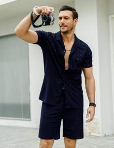 Ensemble homme pour la piscine, chemise à manches courtes à imprimé géométrique, short de plage assorti, tenue décontractée estivale colorée, ensemble deux pièces pour homme - Product Image 2