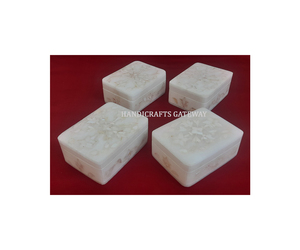 Nouvelles boîtes de rangement à bijoux en marbre blanc rectangulaires de style classique floral, design incrusté de fleurs sculptées pour le rangement des bijoux - Product Image 2