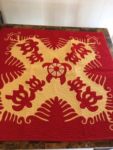 Couvre-lits hawaïens imprimés de fleurs rouges naturelles, doux et durables, tissés à la main avec des broderies complexes, pour la décoration de la maison - Product Image 1