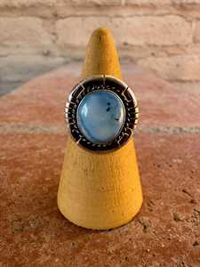 Bague artisanale ronde en turquoise Golden Hills, argent sterling, style bohème, bijou statement du sud-ouest, cadeau artisanal pour elle - Product Image 1