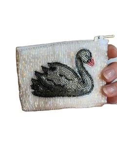 Monedero Navideño Bordado Personalizado con Cierre de Cremallera, Cuentas de Colores Rojo y Verde y Lentejuelas de MD HANDICRAFTS - Product Image 1