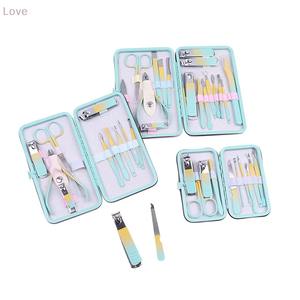 Juego de 10 Cortaúñas Profesionales de Acero Inoxidable con Punta Afilada para Manicura/Pedicura, Estuche de Viaje Incluido - Product Image 2