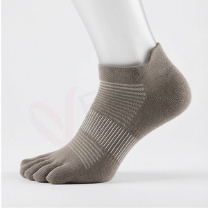 Chaussettes courtes à 5 doigts pour hommes, rayées, tricotées, respirantes, en coton et élasthanne, fines, pour l'été, usage quotidien - Product Image 3