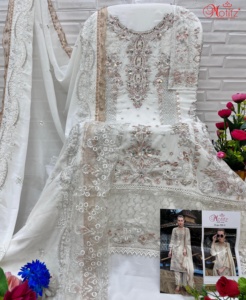 Georgette Shalwar Kameez tendance avec patch de travail Khatli détaillant le bas Santoon et Dupatta brodé pour la fête indienne! - Product Image 4