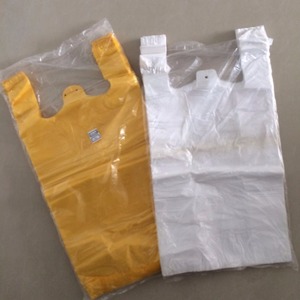 Offre Spéciale gilet transporteur T-shirt sac sur lâche conception personnalisée HDPE LDPE sac à provisions en plastique recyclé écologique prix d'usine - Product Image 1