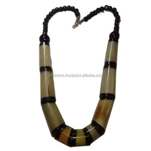 Collar Personalizado Hecho a Mano, Moderno y Personalizable para Mujeres y Niñas, para Eventos, Fiestas, Bodas, con Cuerno de Búfalo - Product Image 1